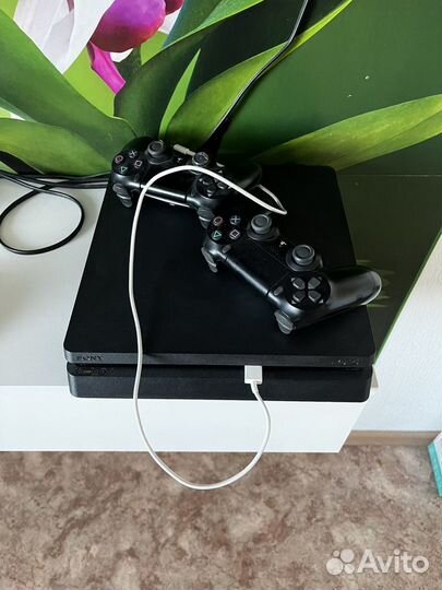 Игровая приставка ps4 slim