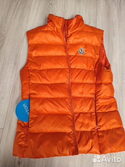 Жилет пуховый moncler