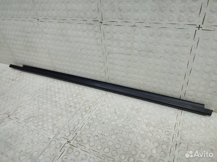 Уплотнитель стекла двери передний левый LADA