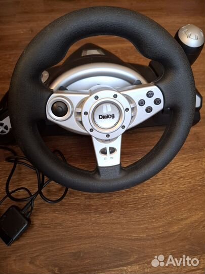 Игровой руль с педалями