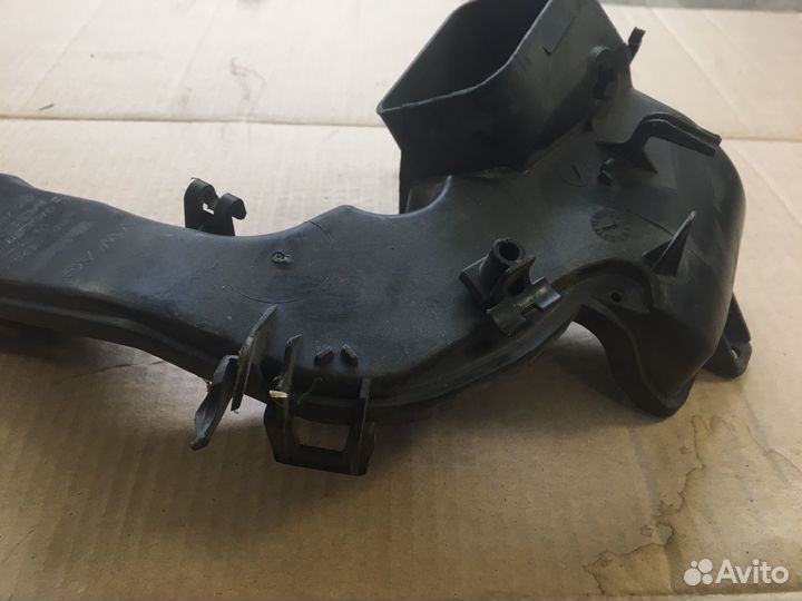 Кожух трубок отопителя Skoda Octavia A5 (5686)