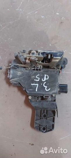 Замок двери задний левый на Volkswagen Passat B5