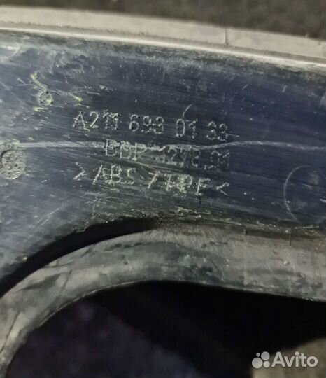 Накладка водостока заднего крыла Mercedes W211