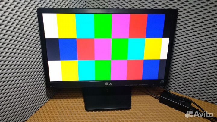 Широкоформатный ЖК монитор LG 19M37A