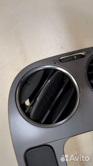 Рамка под магнитолу Volkswagen Tiguan, 2009