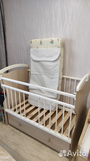 Детская кровать с маятником и ящиком