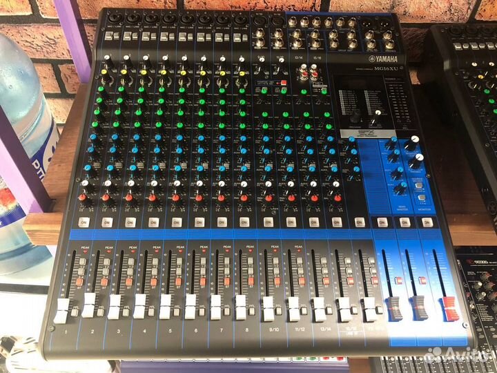 Микшерный пульт Yamaha MG16XU
