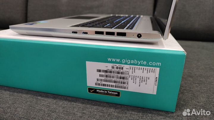 Gigabyte Aero 17 / Xiaomi 12 / Tecno Megabook T1