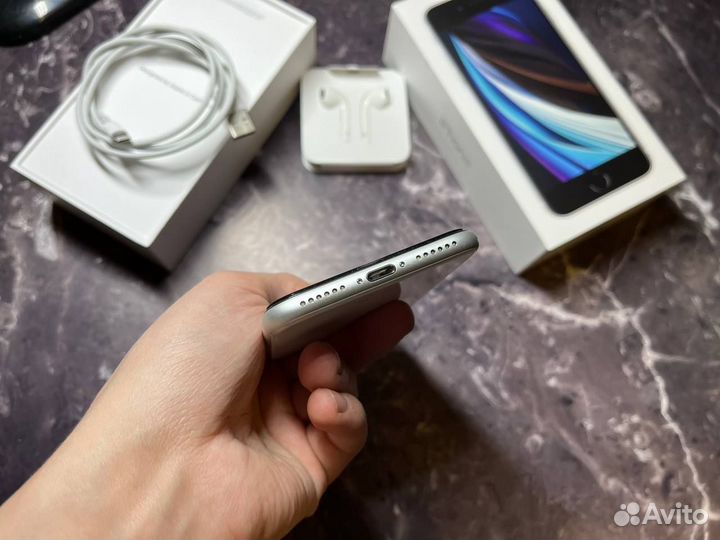 iPhone SE (2020), 64 ГБ