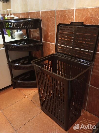 Полка в ванную, корзина для белья