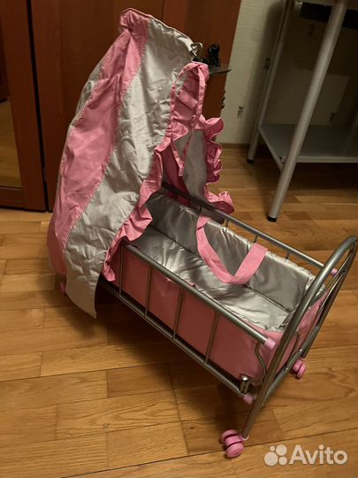 Кроватка для куклы с балдахином