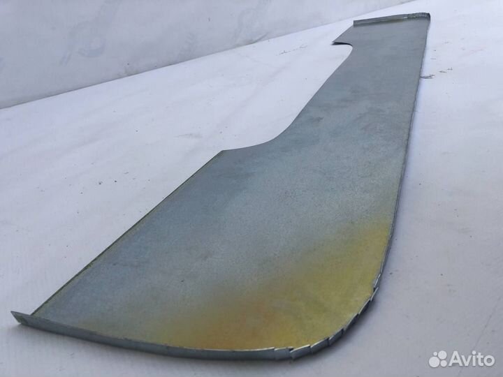 Ремчасть двери багажника Nissan Serena C23