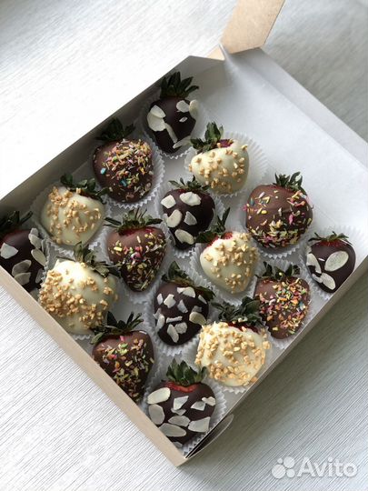 Клубника в шоколаде. Фрукты в шоколаде. Букеты