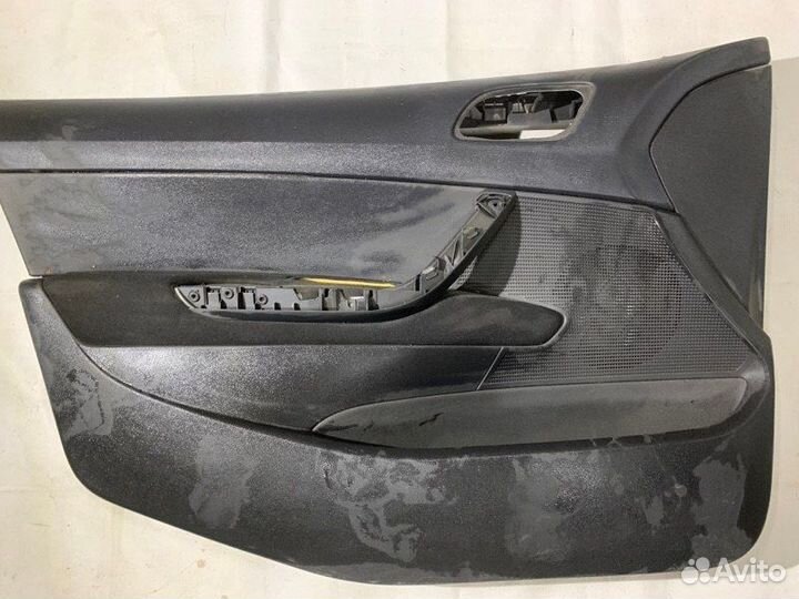 Обшивка двери передняя левая Peugeot 308