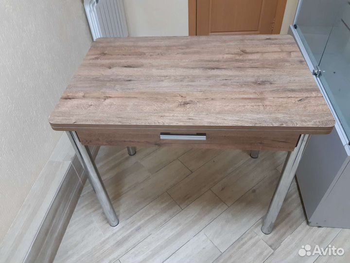 Стол обеденный