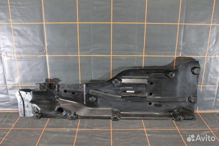 Накладка днища левая - Mercedes-Benz M-klasse W166