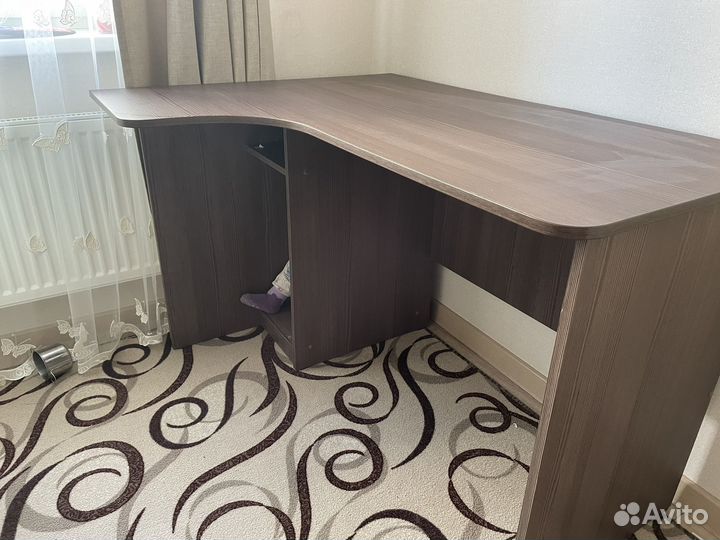 Компьютереый стол