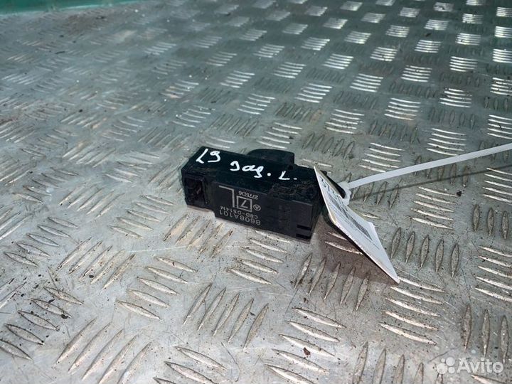 Кнопка стеклоподъемника задняя левая Mitsubishi