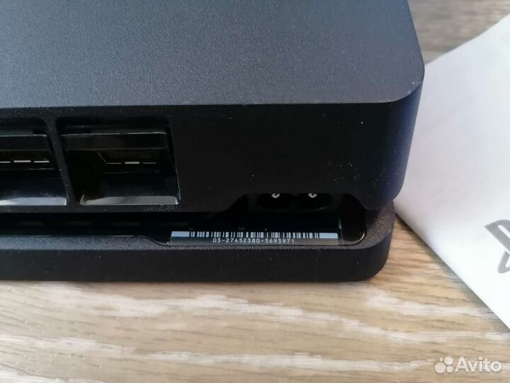 PS4 Slim 1Tb +2джоя, игры