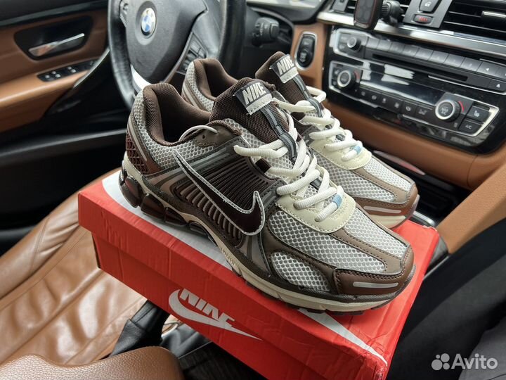 Кроссовки Nike Vomero 5