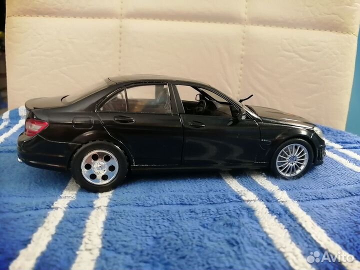 Mercedes C63 AMG W204 New Ray 1:24