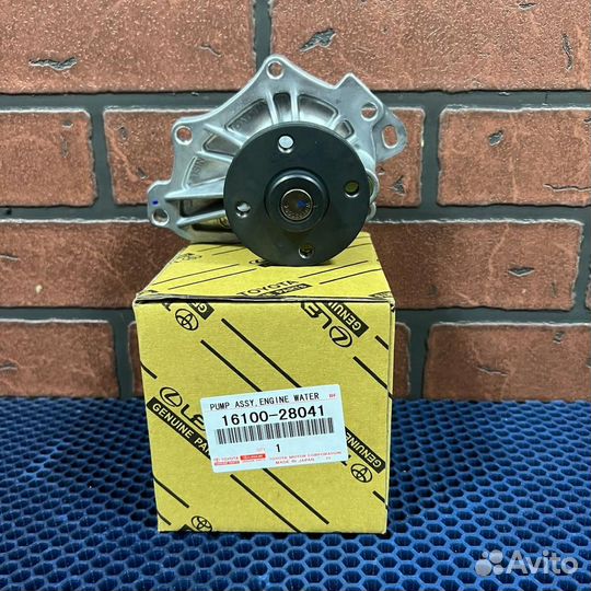 Помпа водяная 1610028041 toyota