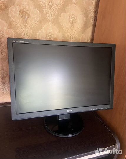 Монитор LG 22