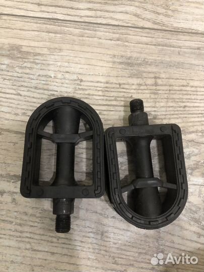 Педали на детский велосипед