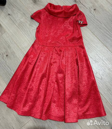 Платье для девочки красное