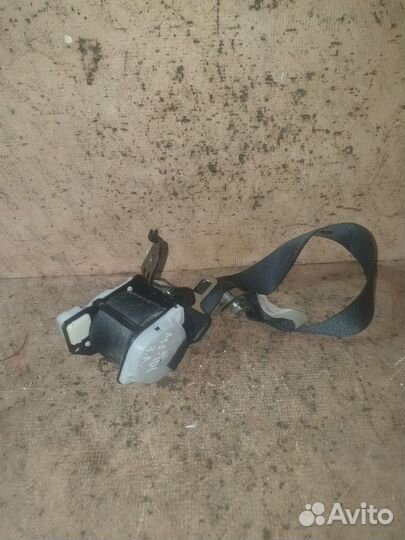 Ремень безопасности задний Mazda 3 BL мазда