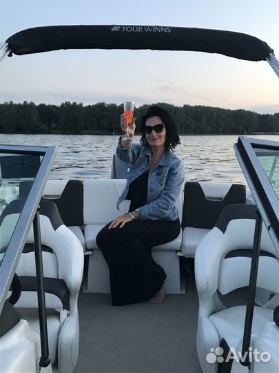 Прогулки на катере, аренда катера Москва и Мос.обл