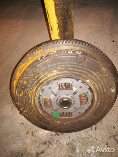 Маховик сцепление в сборе гольф 3 027 105 273 C