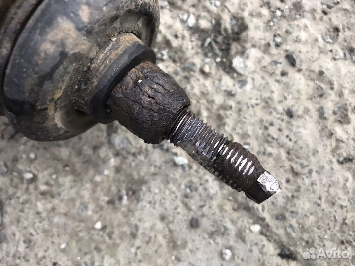 Стойки задние Kia Magentis 2002 г.в