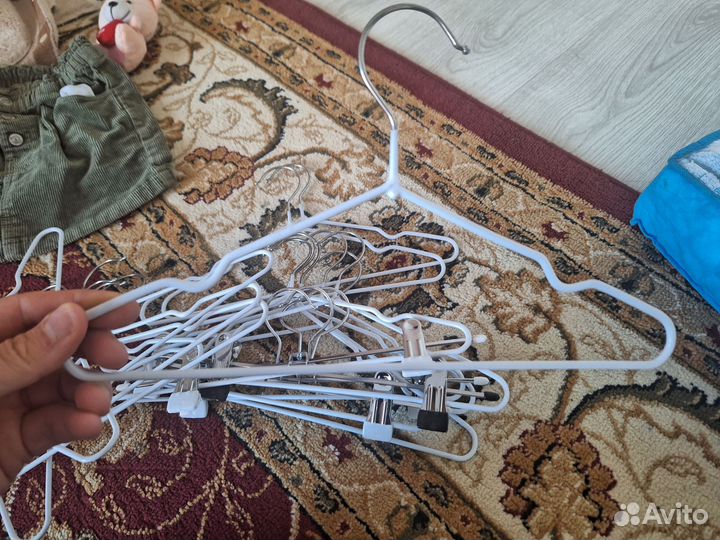 Вешалки продаю