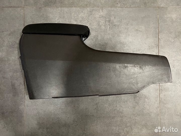 Подлокотник mitsubishi lancer 9