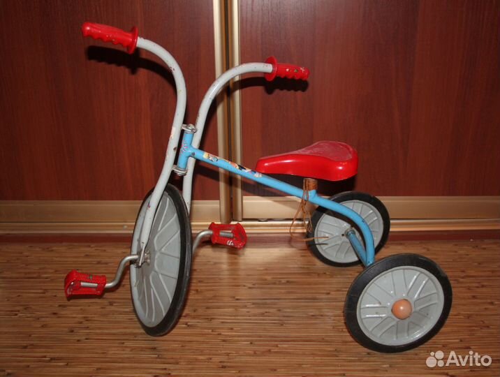 Велосипед детский педальный трехколесный Трицикл