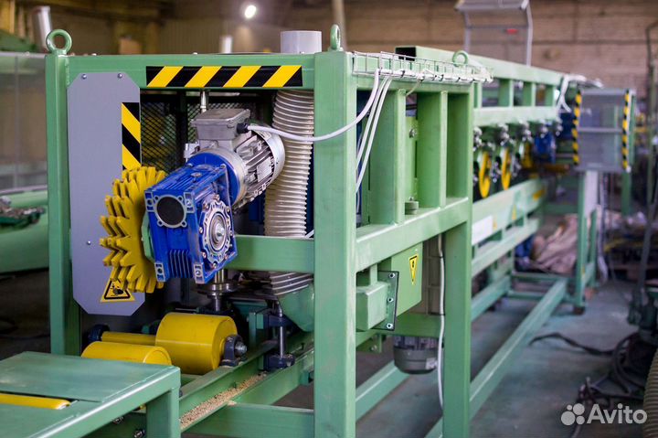 Станок трехпильный горбыльно - перерабатывающий