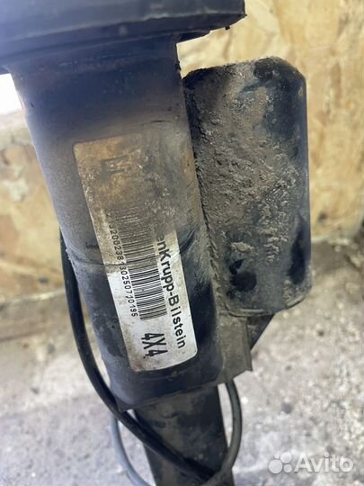 Амортизатор передний левый Mercedes w221