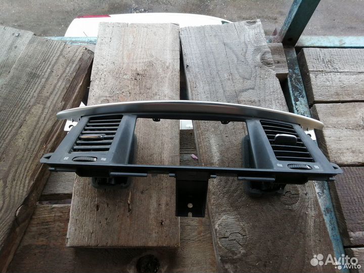 Рамка монитора воздуховоды Nissan Patrol Y62