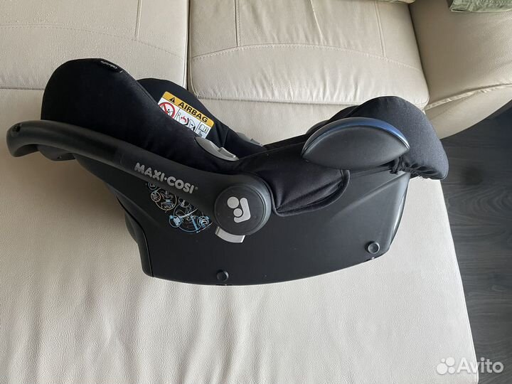 Автолюлька Maxi-Cosi Cabrio Fix и адаптеры