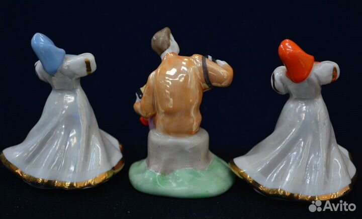 Фарфоровые статуэтка- плясуны. дулево