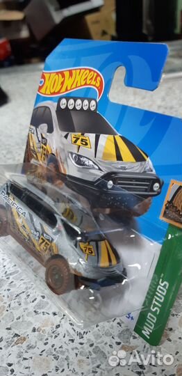 Модель Hot Wheels Chrysler Pacifica серебристый