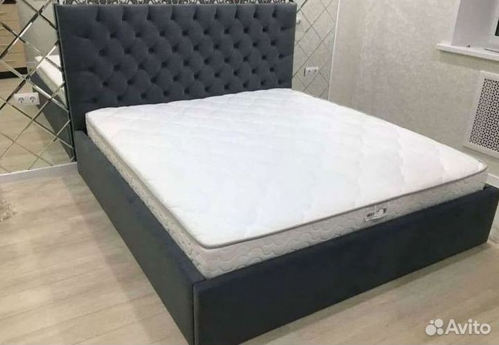 Кровать с молдингом