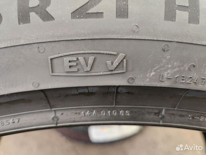 Continental VikingContact 8 295/35 R21 107H