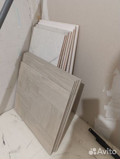 Кондиционер мобильный и тумба под раковину