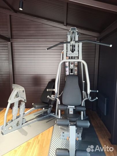 Спортивный комплекс. Силовой тренажер