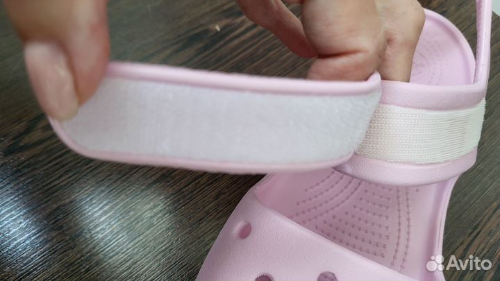 Сандалии для девочки Crocs