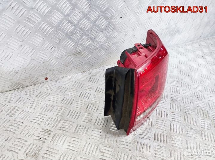 Фонарь задний наружный правый VW Sharan 7N0945096G