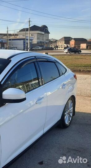 Дефлекторы с хром молдингом на форд фокус 3