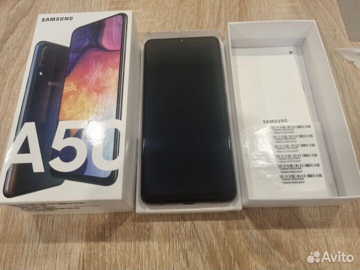 Samsung Galaxy A50, 4/64 ГБ